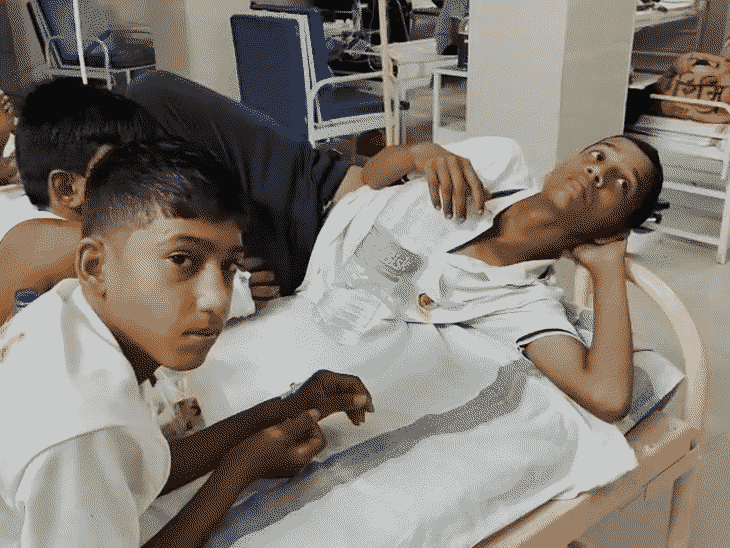 over-50-ncc-cadets-fall-ill-during-training:dizziness,-vomiting-and-weakness-reported-after-dinner,-7-admitted-to-icu