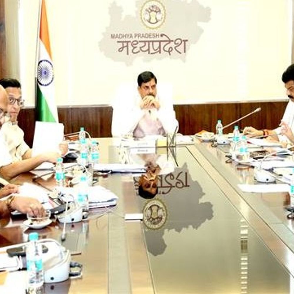cm-stresses-innovation-in-review-meeting-of-3-departments:directs-officials-to-speed-up-public-welfare-work-and-boost-revenue