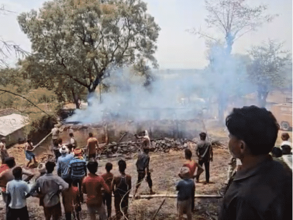 fire-in-mud-house-kills-3-children-in-sidhi:villagers-tried-to-save-them,-but-flames-spread-rapidly-through-bamboo-and-dry-materials-inside-home