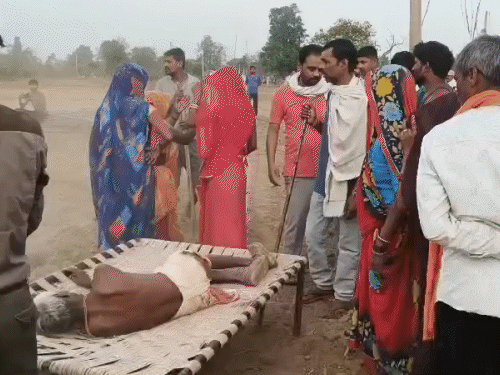 tiger-attacks-woman-sleeping-outside-home-in-umaria:2-villagers-injured-while-angry-crowd-assaults-forest-department-officials-afterward