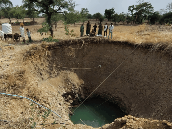 water-crisis-deepens-in-mp-border-village:villagers-travel-half-kilometre-daily-as-taps-remain-dry-for-last-two-years