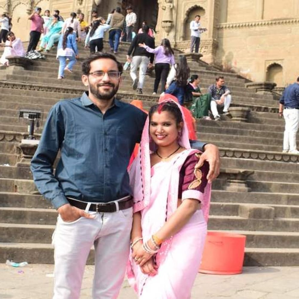 indore-couple-found-dead-at-home:suicide-note-cites-wife’s-affair;-police-suspect-murder-followed-by-suicide-after-poison-consumption-claim