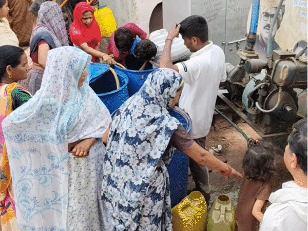 severe-water-crisis-roils-gwalior:chaos-erupts-as-residents-struggle-for-drinking-water,-tankers-trigger-fights-in-several-areas