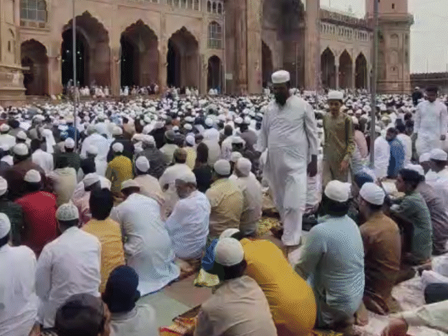 waqf-board-urges-people-not-to-offer-namaz-on-roads:over-200-police-personnel-deployed-for-eid-security