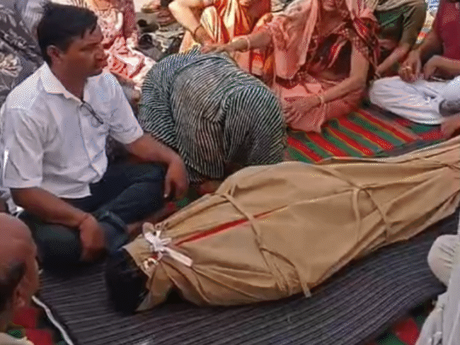 consumed-poison-at-public-hearing,-tehsildar-removed-after-death:protest-ends-after-4.5-hours-following-assurance-of-₹13-lakh-aid-job