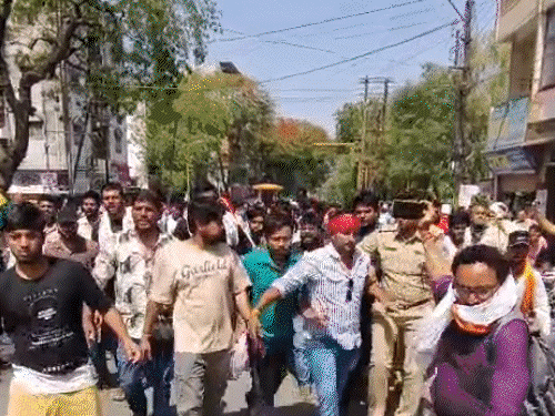 severed-cow-head-found,-hindu-organizations-enraged:chakka-jam-staged-by-placing-remains-on-road;-police-deployed