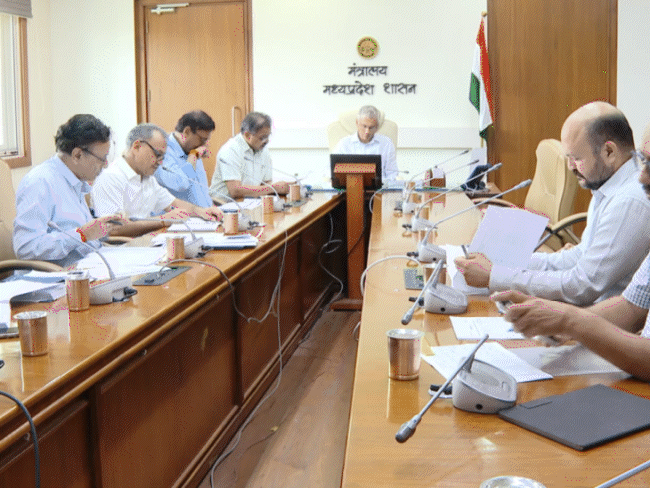 104-govt-handpumps-under-private-possession-in-mp:chief-secretary-questions-collectors;-immediate-action-ordered-to-restore-public-access