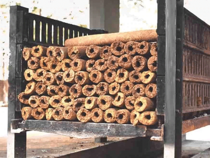 cremation-grounds-stock-3,000-quintals-of-cow-dung-logs-before-monsoon:eco-friendly-last-rites-on-the-rise;-1,200-trees-spared-from-felling-in-bhopal