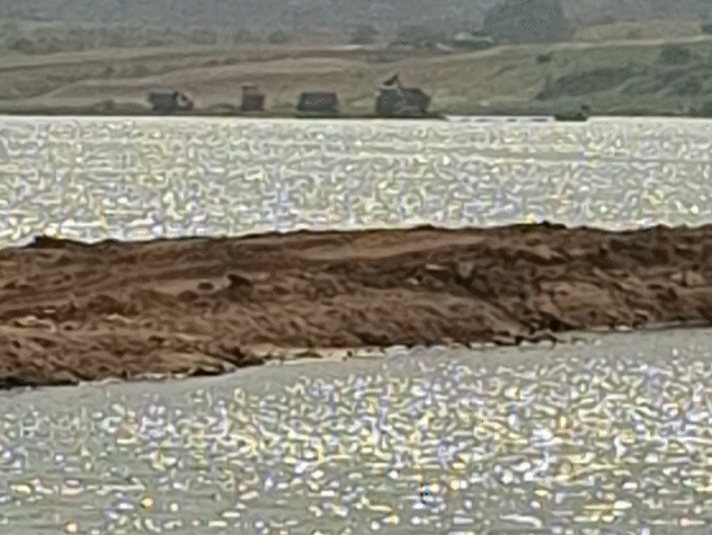 illegal-sand-mining-continues-in-mp’s-narmada-belt:heavy-machinery-operates-round-the-clock,-supreme-court-warning-has-little-impact