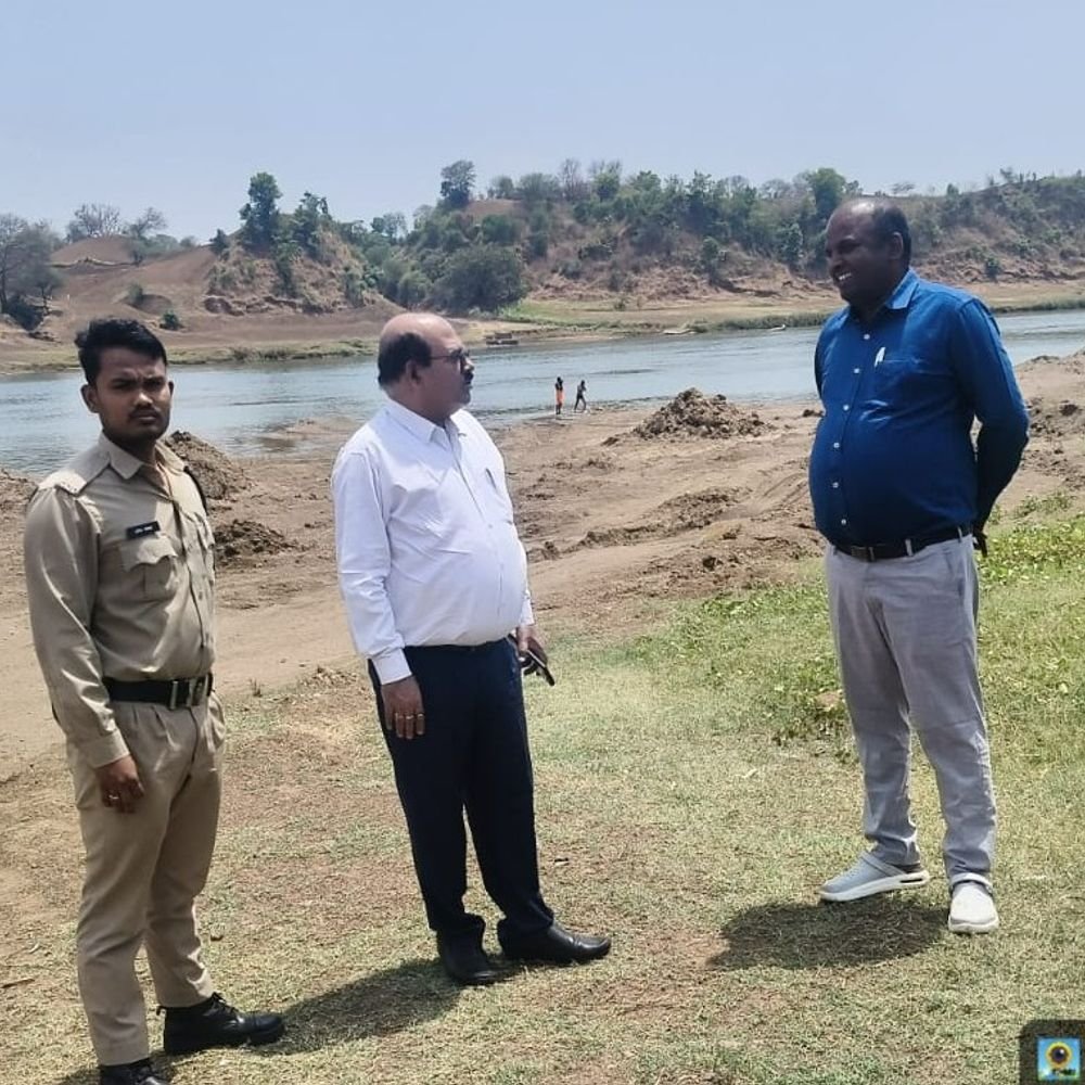 jabalpur-crackdown-on-illegal-sand-mining-in-narmada:action-after-bhaskar-report;-administration-demolishes-ramps,-seizes-sand,-dumps-it-back