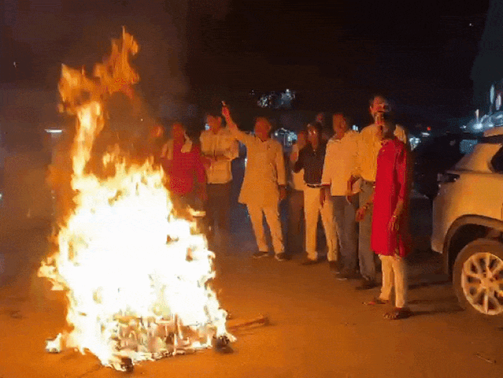 cm-calls-mpcc-chief-‘worthless-state-president’:ex-cm-kamal-nath-warns-against-arrogance;-congress-protests-with-statewide-effigy-burning