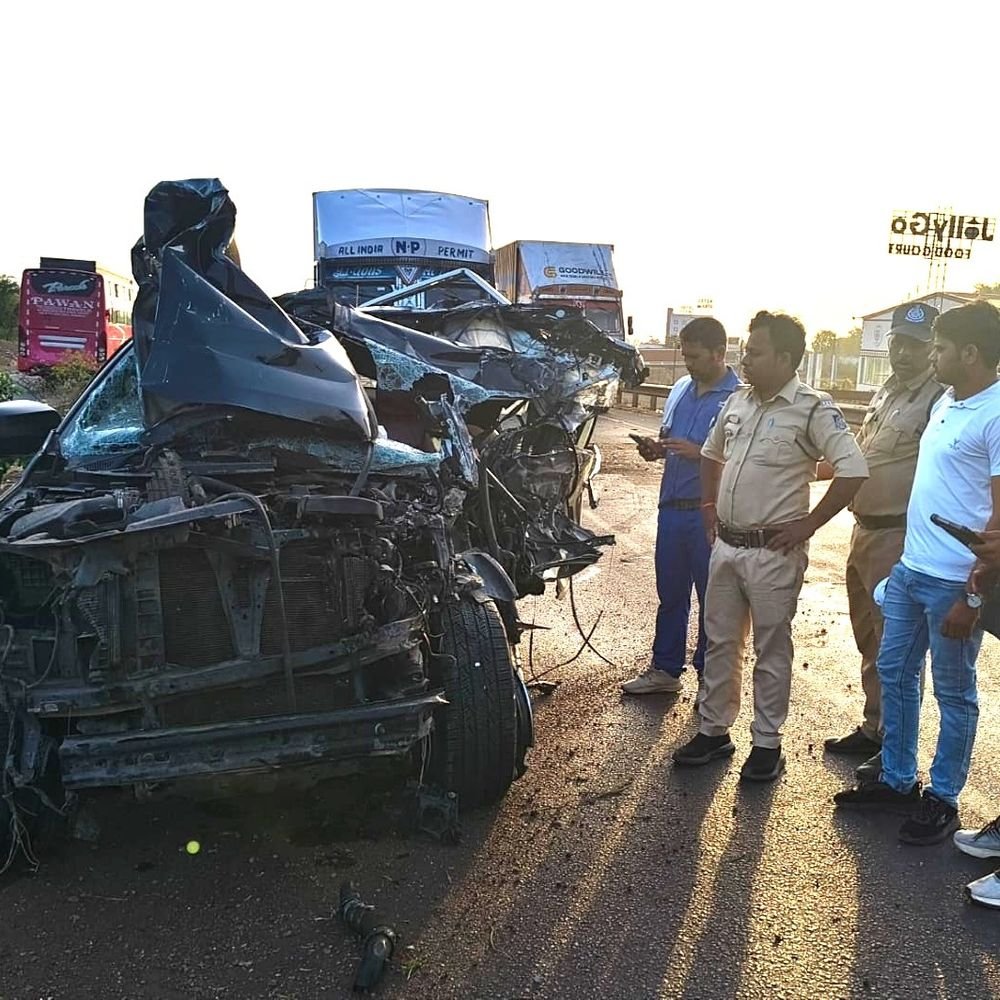 tennis-cricketer-dies-in-deadly-car-container-collision:2-killed-and-2-seriously-injured-on-road-accident-at-mumbai-agra-highway-in-mp