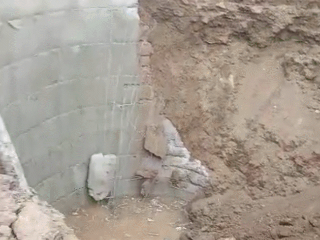 well-wall-collapses-in-seoni-village,-mother-and-daughter-trapped:grandmother-pulled-from-debris,-teams-use-two-jcbs-in-ongoing-rescue-operation