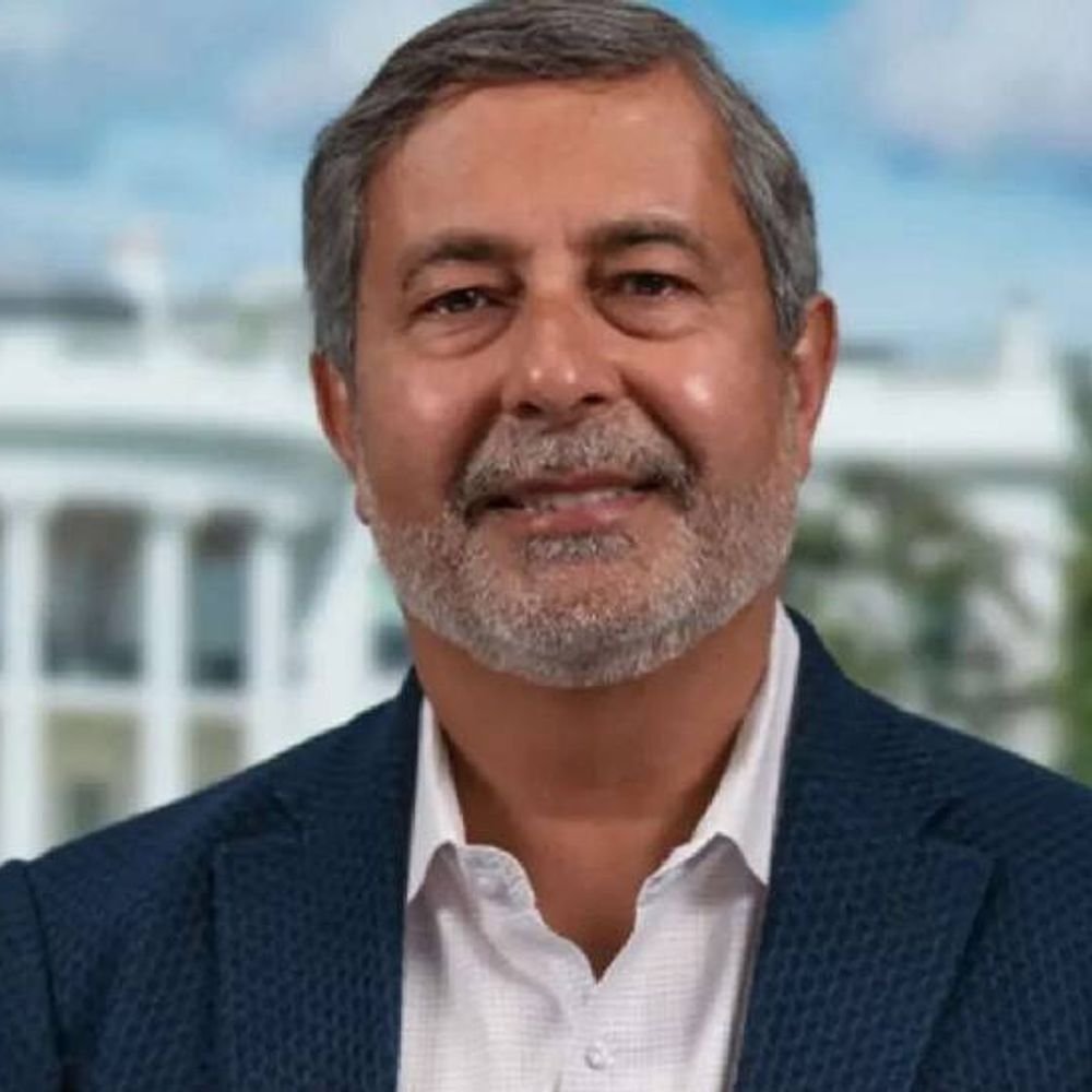 micron’s-indian-origin-ceo-included-in-forbes-billionaires-list:sanjay-rejected-kodak’s-offer-and-took-sandisk-to-every-home