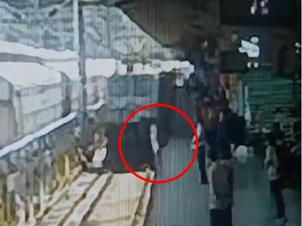 youth-jumps-before-train-at-jabalpur-station:one-leg-severed,-another-crushed;-rpf-personnel-rescued-him-alive