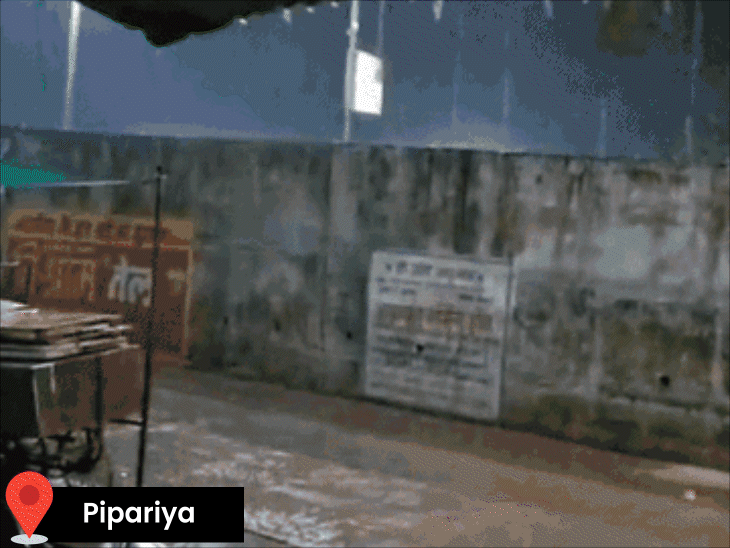 strong-pre-monsoon-storm-batters-bhopal:rain,-hail-and-fallen-trees-disrupt-traffic-and-power-supply