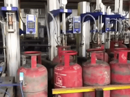 domestic-lpg-cylinder-becomes-₹29-costlier:2nd-price-hike-in-3-months,-rates-up-by-₹89-in-total;-14.2-kg-cylinder-to-cost-₹942-in-delhi