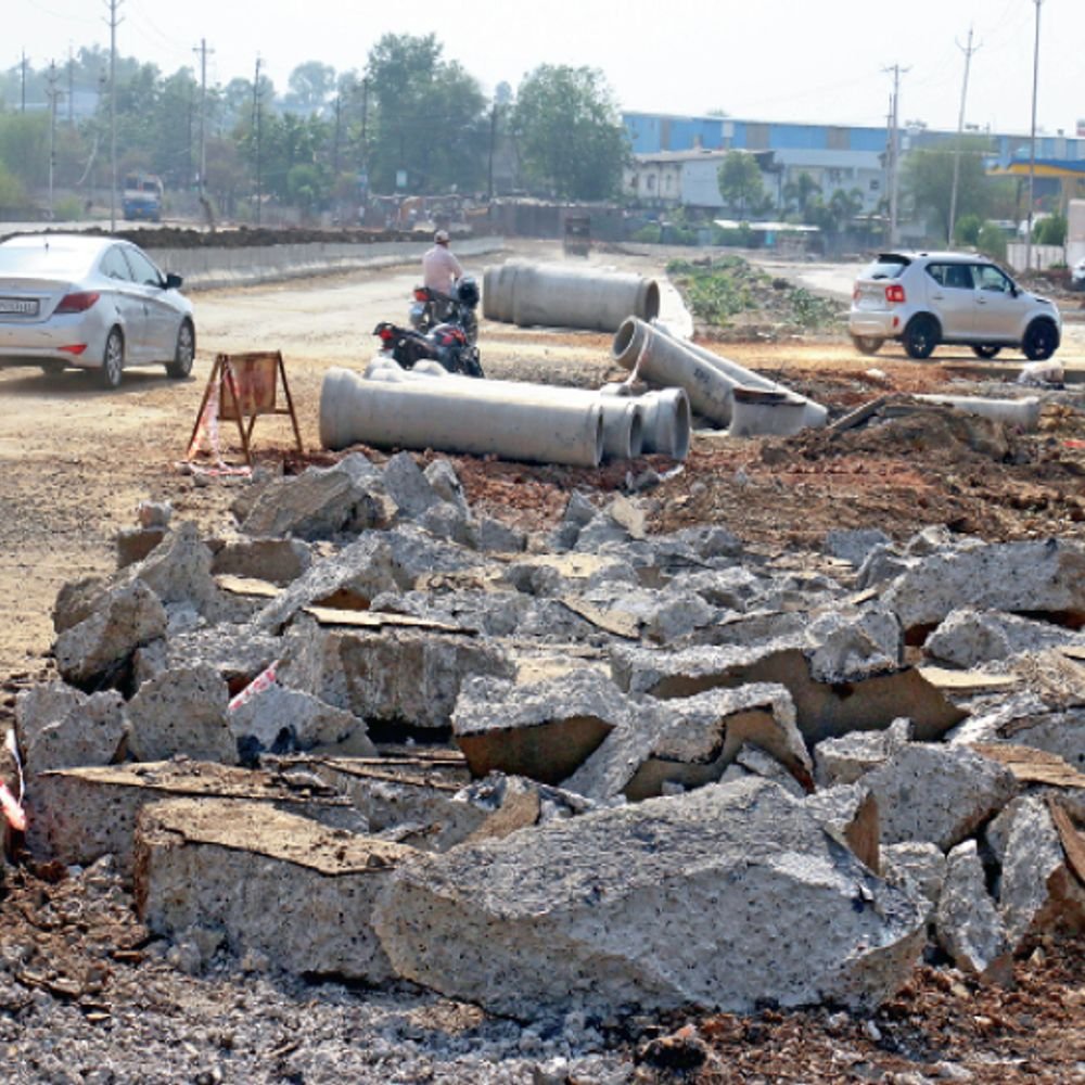 ₹46-crore-spent,-then-road-dug-up-again:drainage-line-laid-later;-100-metre-section-reopened