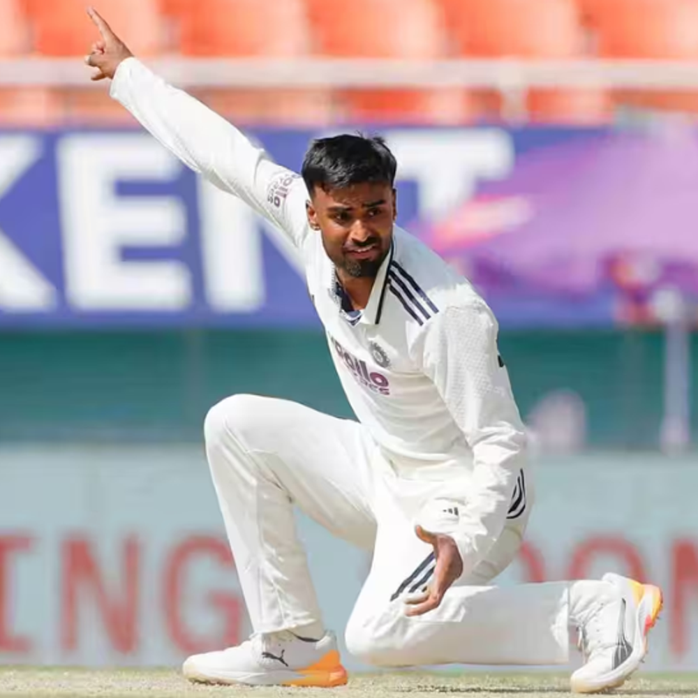 manav-suthar’s-family-travelled-back-home-due-to-‘superstition’:debutant-picked-3-wickets,-video-calls-his-parents-to-congratulate-them