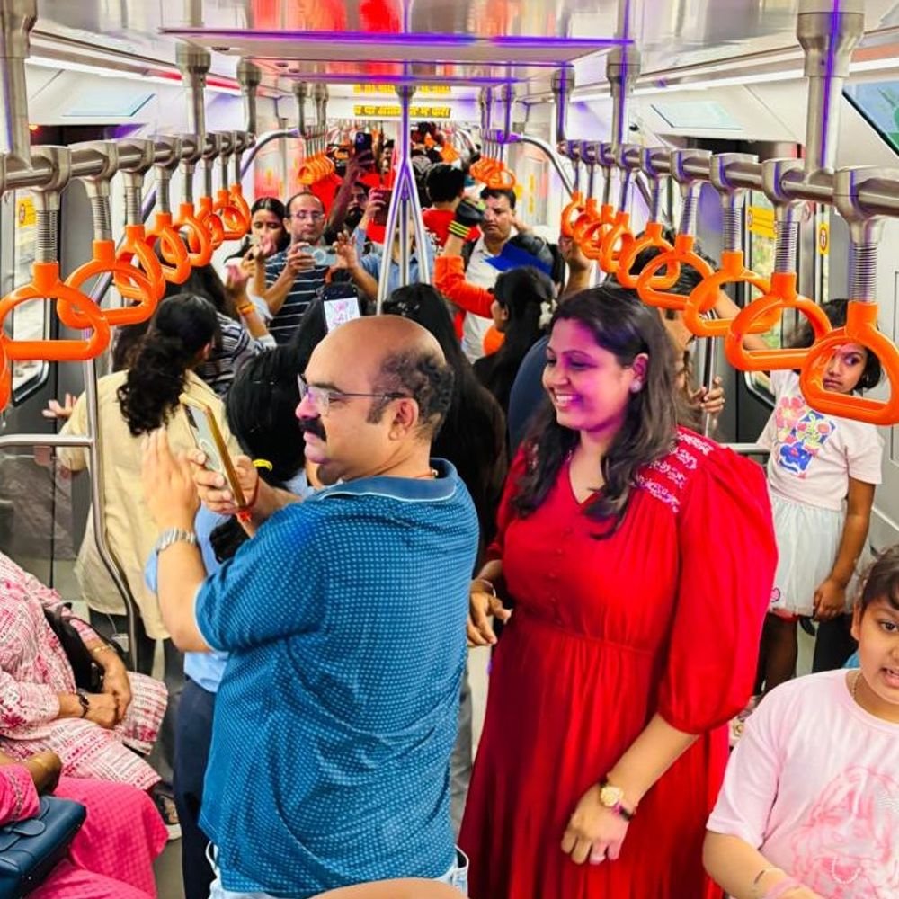 ‘celebration-on-wheels’-begins-in-bhopal:metro-coach-turns-into-event-venue;-50-citizens-enjoy-unique-experience