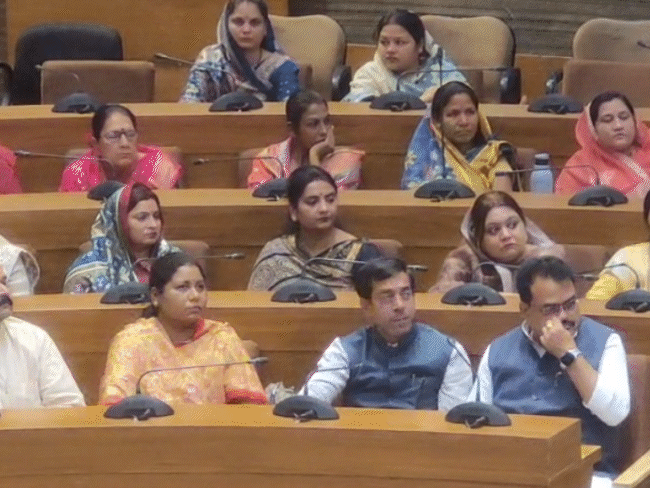 pre-monsoon-municipal-council-meeting,-key-concerns-ignored:congress-set-to-corner-civic-body-over-roads-and-drains;-stormy-scenes-expected