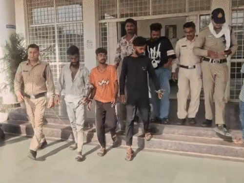 friend-sitting-500-km-away-orchestrated-businessman’s-robbery:directed-entire-plan-from-indore;-₹2-lakh-looted-after-chilli-powder-attack-in-jabalpur,-5-arrested