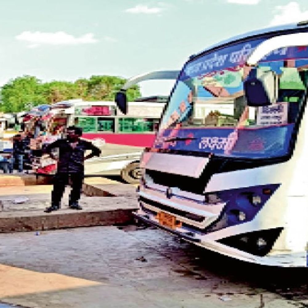 auto-and-bus-operators-set-their-own-fare-rules:₹60-auto-ride-costs-₹100,-passengers-charged-up-to-₹50-extra-in-buses