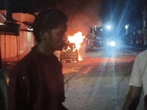 marriage-refusal-sparks-violence-in-jabalpur:2-families-fight,-roadside-vehicles-burnt,-16-named-in-fir