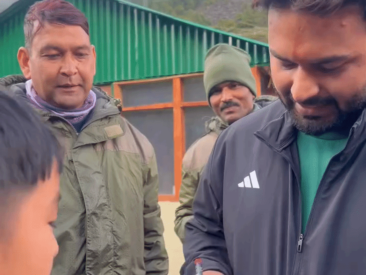 rishabh-pant-visits-adi-kailash-in-uttarakhand:meets-itbp-soldiers-in-pithoragarh,-clicks-pictures-with-local-fans