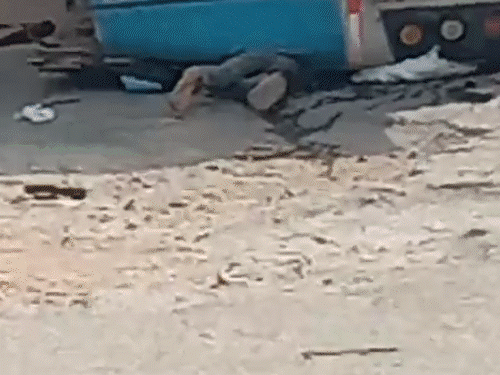 truck-crashes-into-bus,-3-passengers-killed:rescue-teams-free-trapped-victims;-several-injured-remain-under-treatment