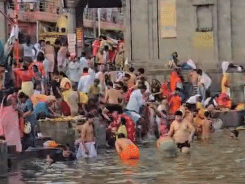 somvati-amavasya-draws-huge-crowds-in-ujjain:devotees-take-holy-dip-at-ramghat-and-somkund