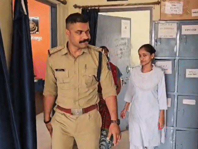 bank-cashier-lost-₹35-lakhs-in-online-game-‘star-maker’:stole-₹42-lakhs-from-customers’-accounts;-assistant-cashier,-branch-manager-absconding