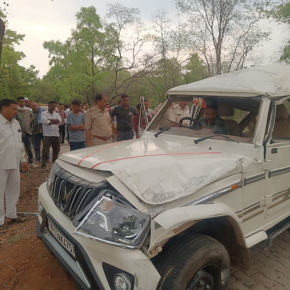 speeding-bolero-overturned,-5-dead,-2-injured:couple-and-an-8-year-old-child-among-deceased;-crash-occurred-while-trying-to-save-a-bike