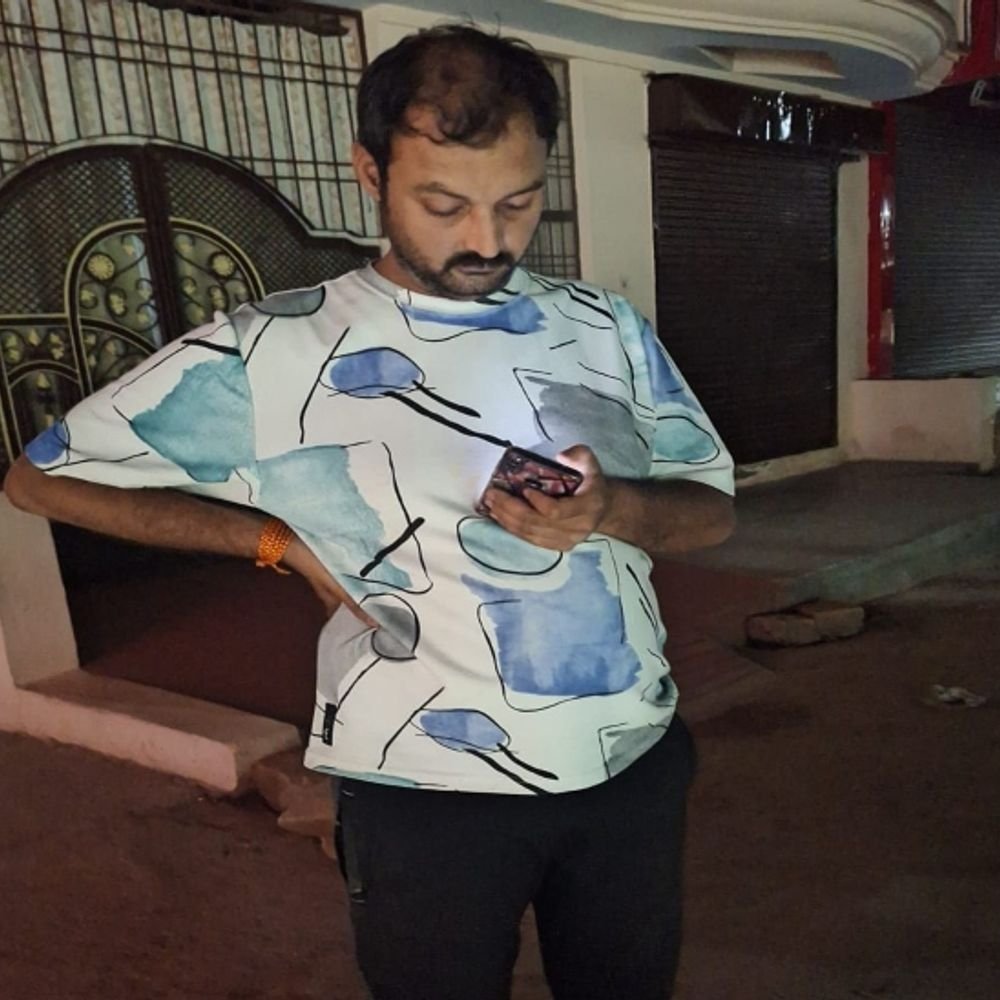 morena-jail-guard-caught-after-gwalior-stone-pelting-spree:cctv-footage-exposed-accused-who-vandalized-vehicles-and-attacked-local-residents