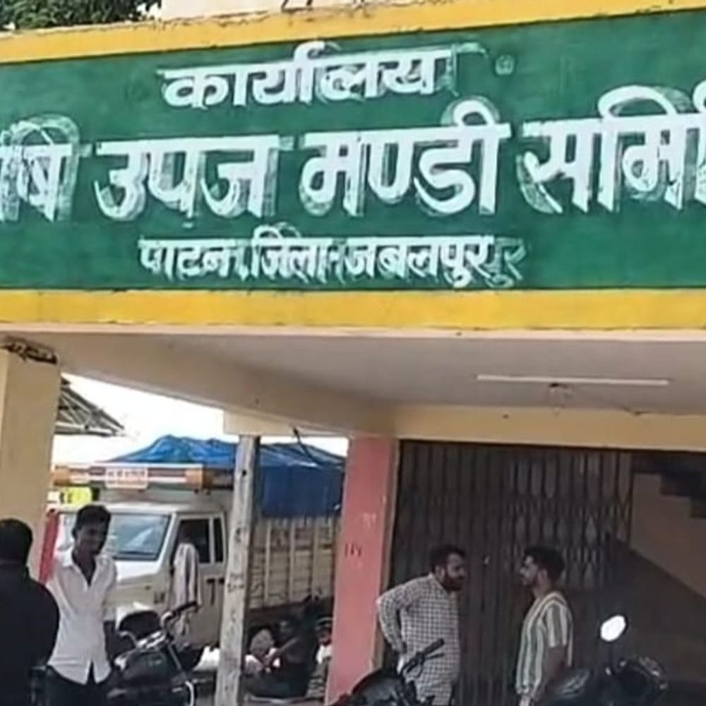 80-quintals-of-moong-stolen-from-jabalpur’s-mandi:cctv-captured-suspects-taking-vehicle-out-of-agricultural-market-premises