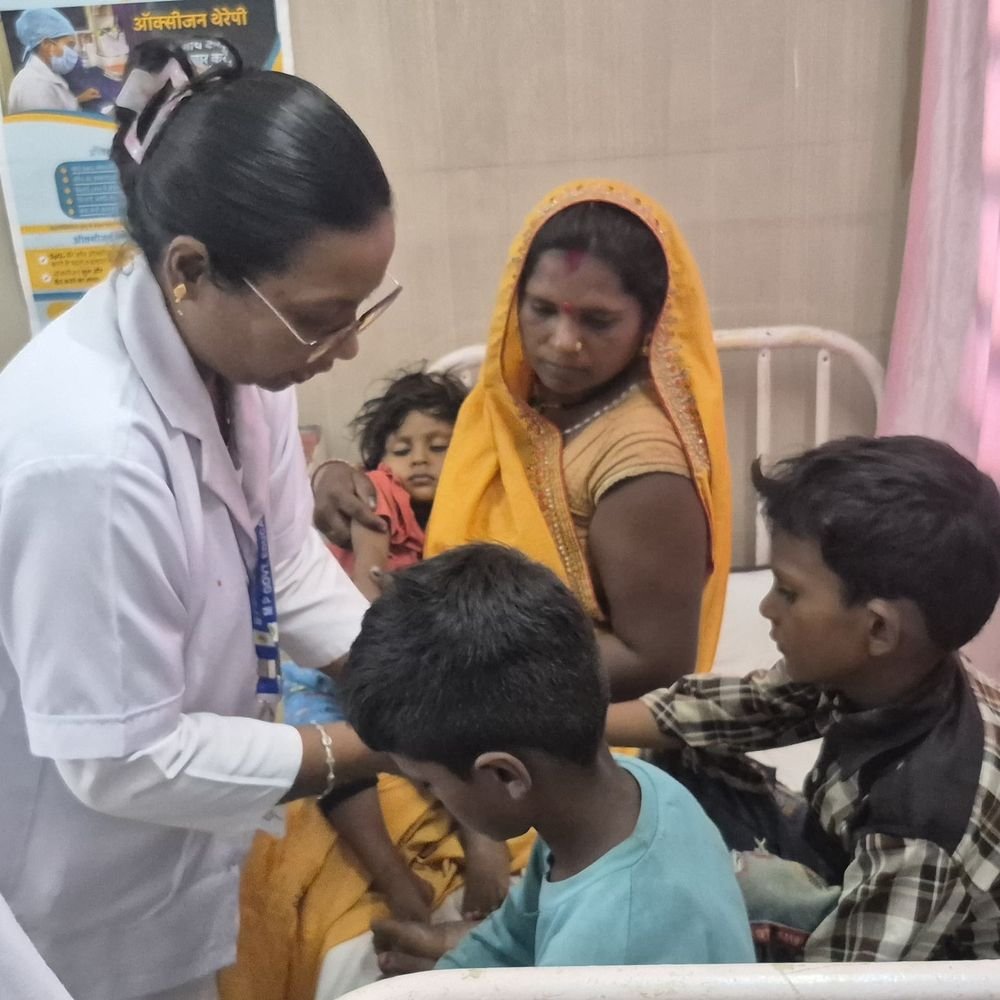 smell-of-toxic-chemical-mixed-in-wheat-kills-child:3-siblings-critical-in-damoh;-mother-also-falls-ill-with-vomiting