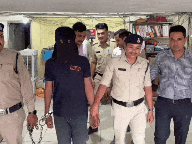 showroom-cleaner-held-for-₹2.5-crore-theft-in-indore:stole-gold,-diamond-studded-crown-to-fund-lavish-lifestyle