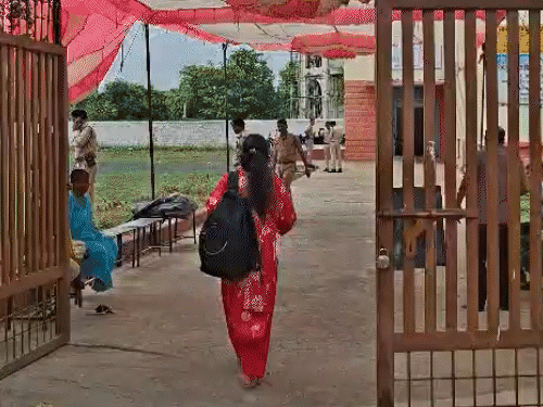 heavy-security-for-neet-re-exam-across-mp:multi-layer-security-at-centres;-candidates-report-last-minute-changes-in-exam-venues