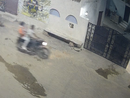 4-assailants-fire-16-rounds-in-2-minutes:homeowner-takes-cover-as-bullets-rain-on-house;-incident-caught-on-video