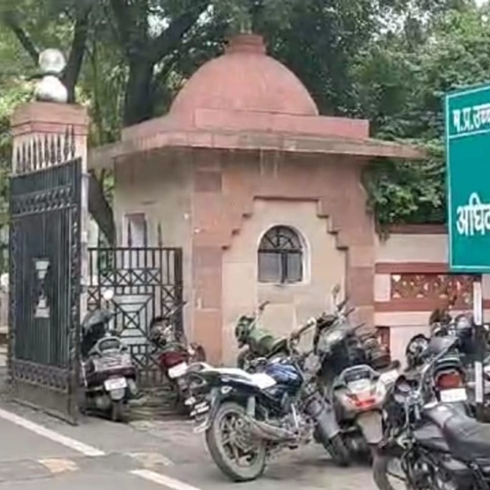 hc-slams-officials-over-polluted-shivpuri-lake:rebukes-forest-dept-for-decades-of-illegal-sewage-discharge