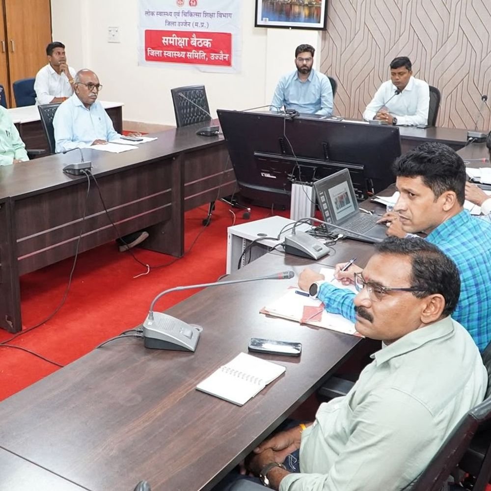 ujjain-plans-ban-on-silver-foil-on-sweets:collector-issues-directions-at-meeting-with-vendors,-caterers