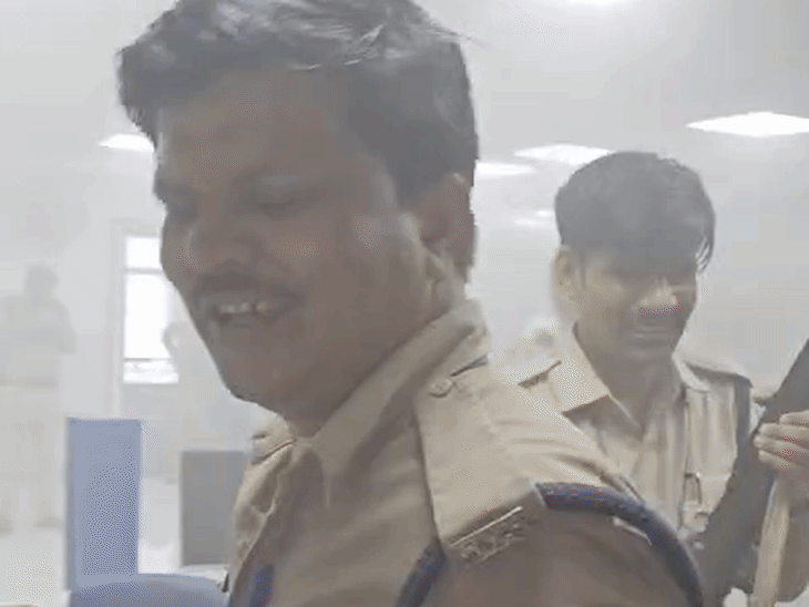 attempted-bank-robbery-foiled-in-chhindwara:suspect-trapped-inside,-rope-bomb-sparks-panic;-one-held