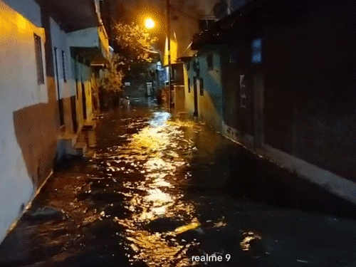 heavy-rain-leaves-many-bhopal-areas-under-water:shivnagar-and-sundarnagar-see-one-foot-waterlogging;-rainwater-enters-gmc-boys’-hostel