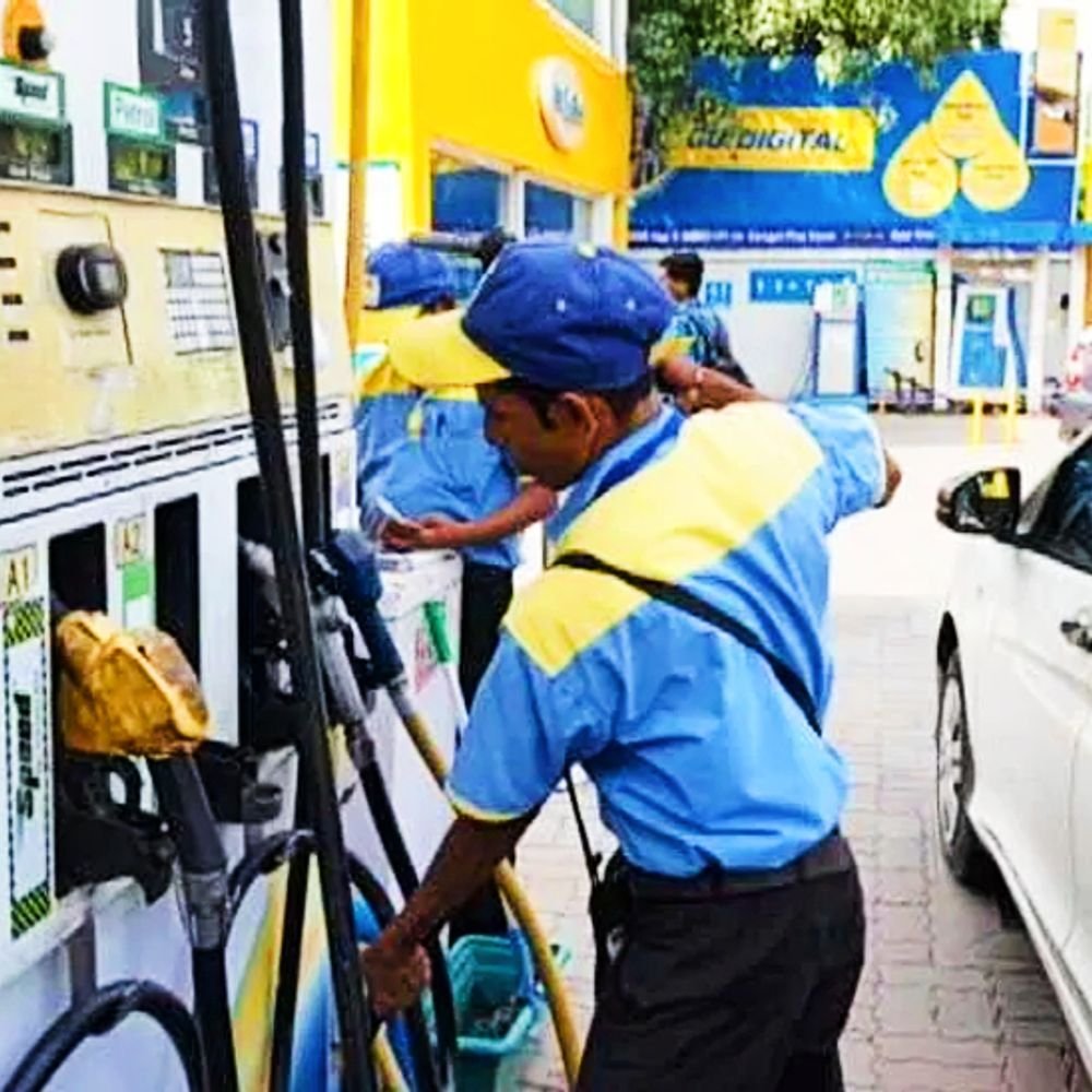petrol,-diesel-sale-limits-to-be-lifted-from-1-july:commercial-buyers-can-purchase-fuel-from-retail-pumps;-200-litre-daily-cap-to-end