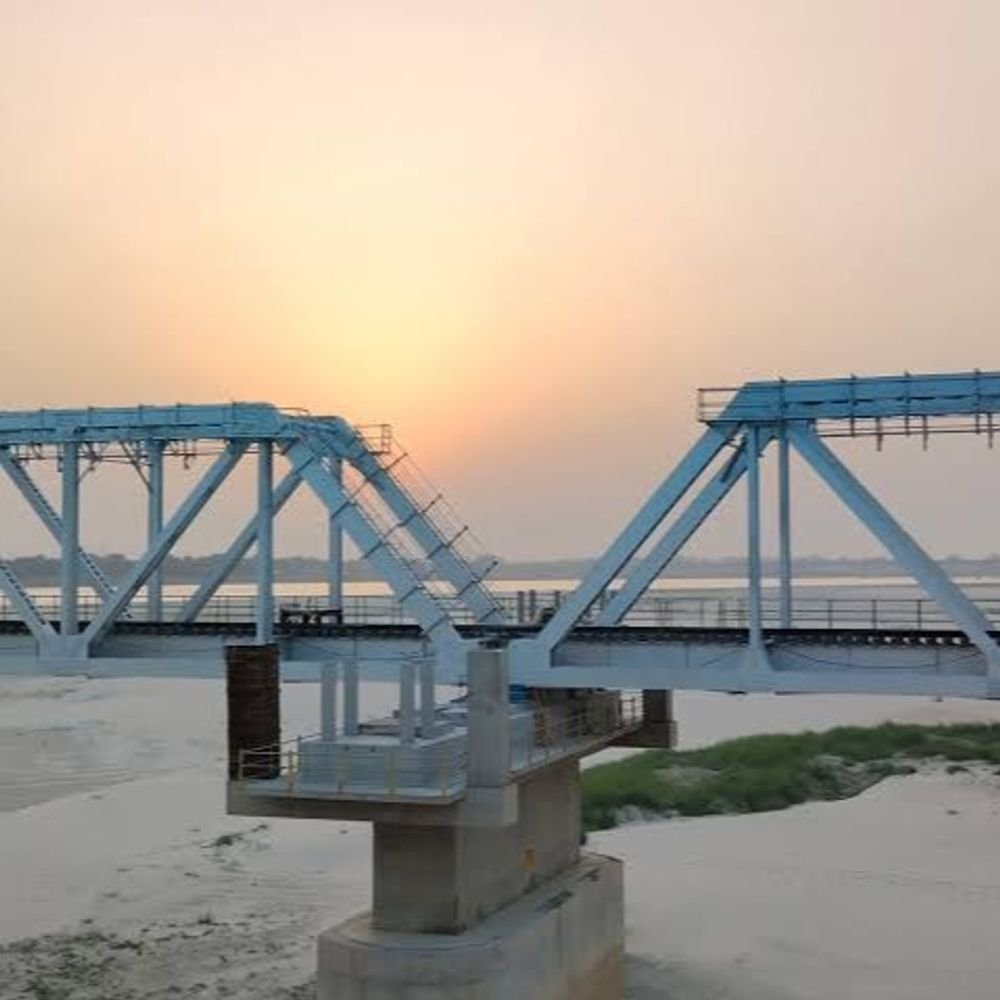 railways-repair-over-130-bridges-on-gwalior–jhansi-route:₹2.90-crore-is-spent-on-special-painting;-monsoon-campaign-gets-underway