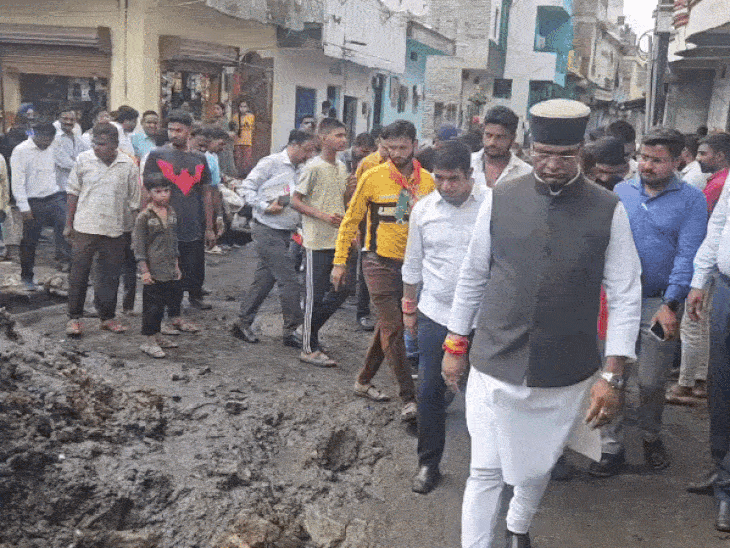 minister-sarang-pulls-up-officials-over-drain-issue:warns-officials-over-delayed-drainage-project