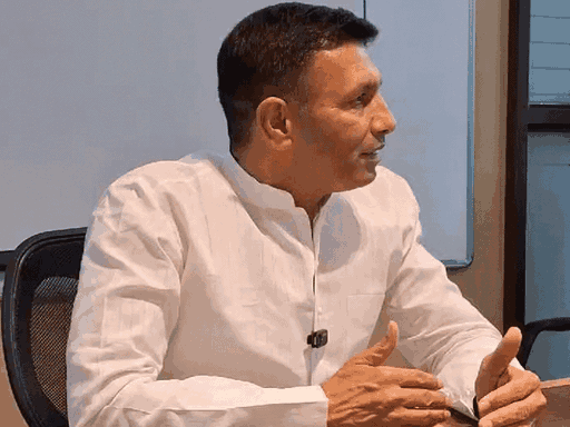 arrest-warrant-against-mp-congress-chief-jitu-patwari:court-asks-why-police-can’t-find-him-when-he’s-seen-everywhere