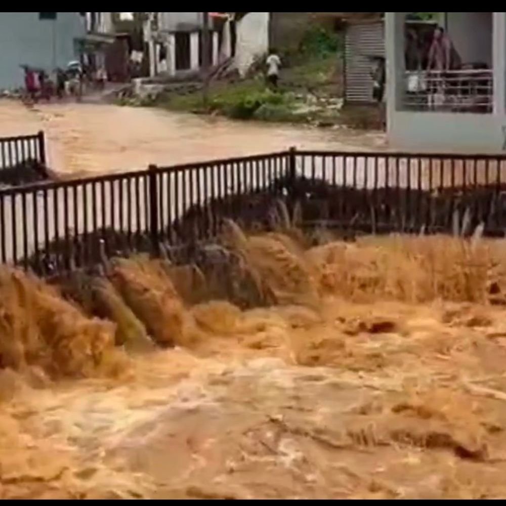 jabalpur’s-first-rainfall-exposes-civic-infrastructure-failures:bhedaghat-main-road-submerged,-low-lying-areas-of-katangi-witness-heavy-waterlogging