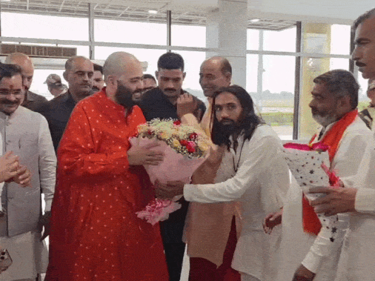 anant-ambani-arrives-in-mp:heads-to-bageshwar-dham,-to-seek-blessings-from-dhirendra-krishna-shastri