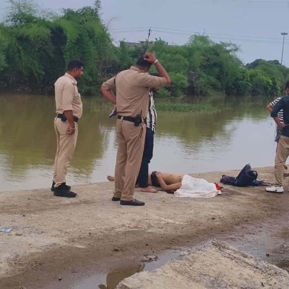 youth-drowns-in-shipra-after-mahakal-temple-visit:rescue-team-retrieves-body-after-search-near-bhookhi-mata-ghat